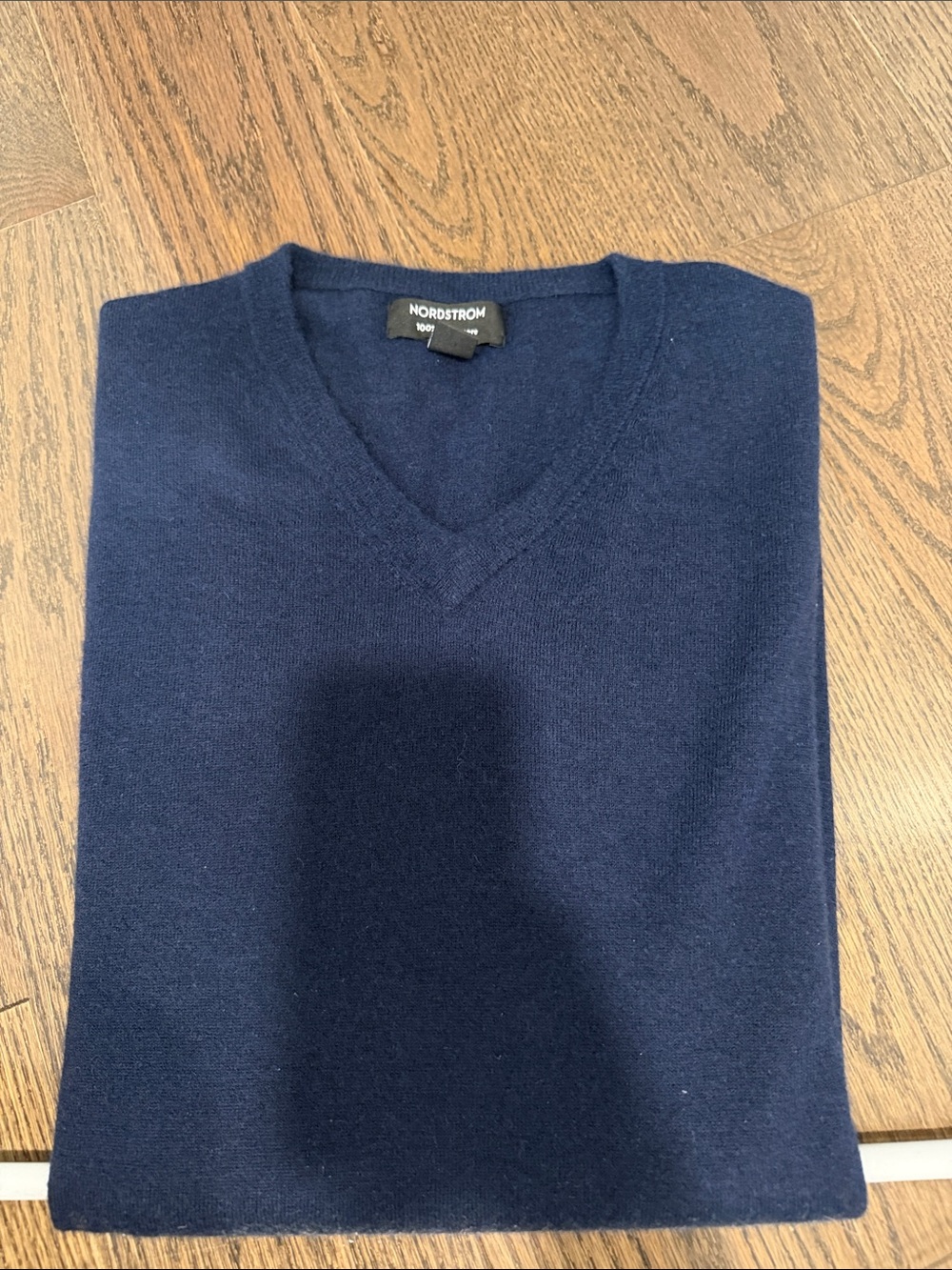 Nordstrom Men V-Neck cashmere Sweater in Navy Blue